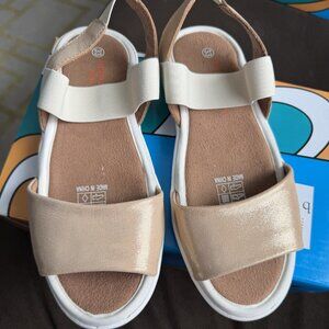 Bernie Mev Kids Violet K Sandals Rose Gold Size 33EU/1.5US